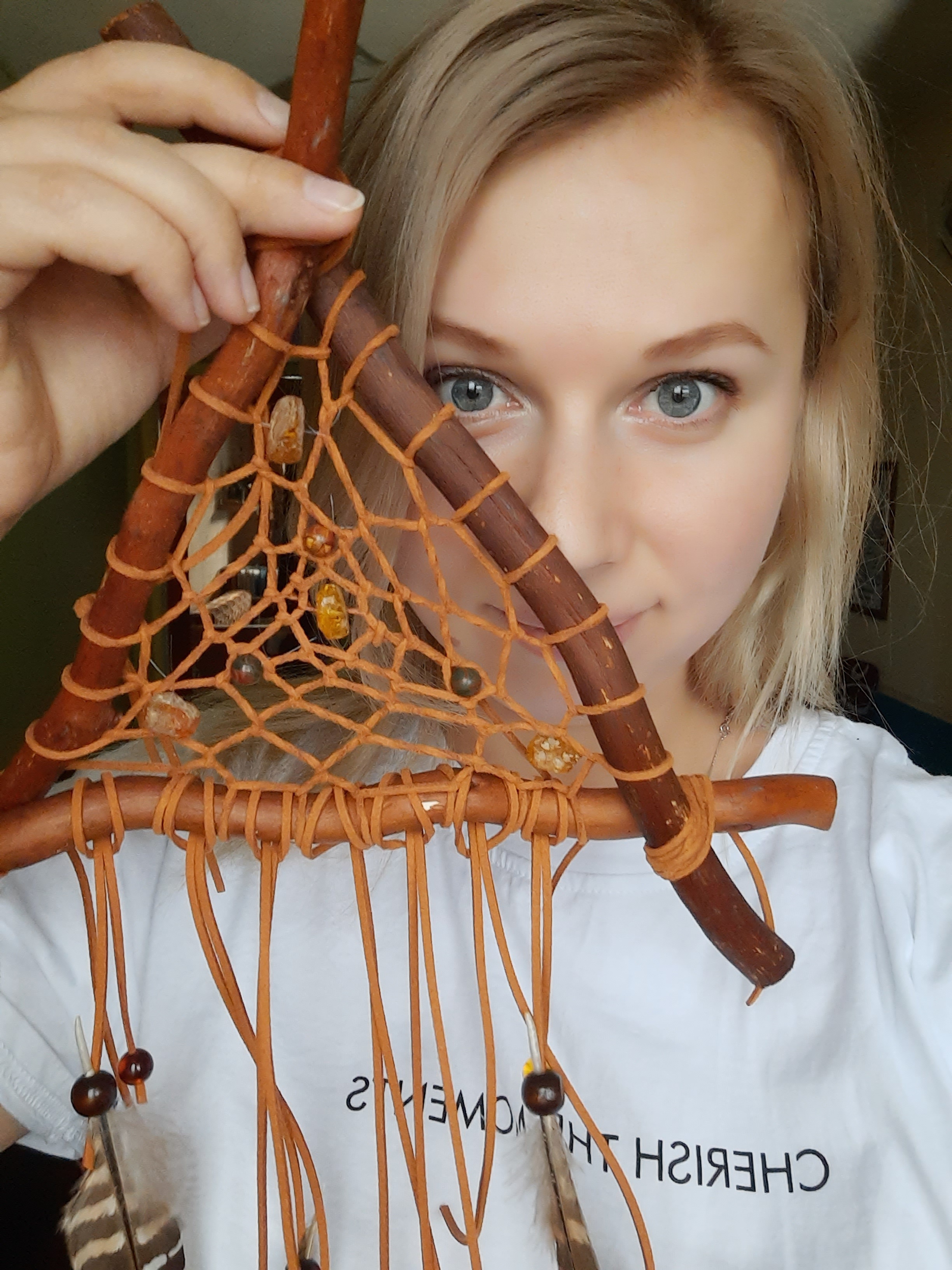 Анна с ловцом снов в мастерской